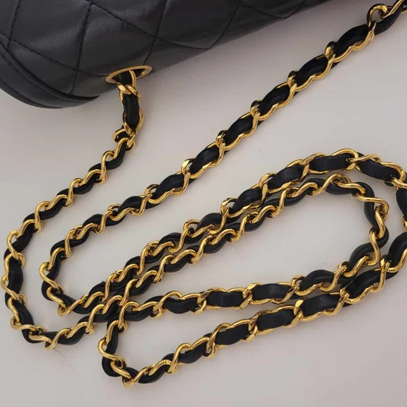 Chanel Black Quilted Leather Shoulder Bag - Picture 10 of 15